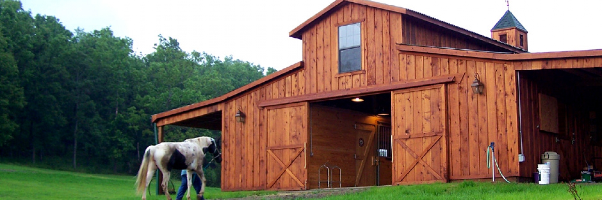 Barns And Buildings Quality Barns And Buildings Horse Barns All Wood Quality Custom Wood Barns Barn Homes Rustic Barn Home Horse Facility Horse Stalls